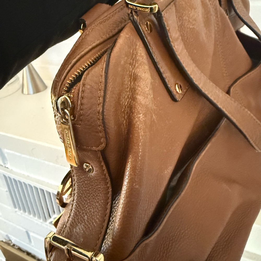 Micheal Kors hobo style bag - Picture 3 of 4